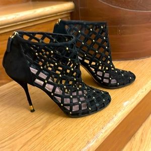 Gucci suede shoes in black